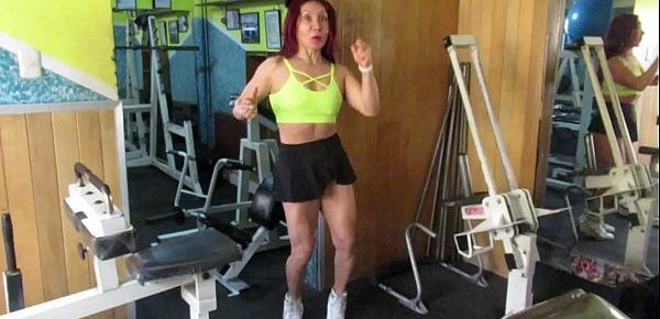  WORKOUT HOT DE GLÚTEOS DE LA DIOSA   MILF ENSEÑANDO TODO